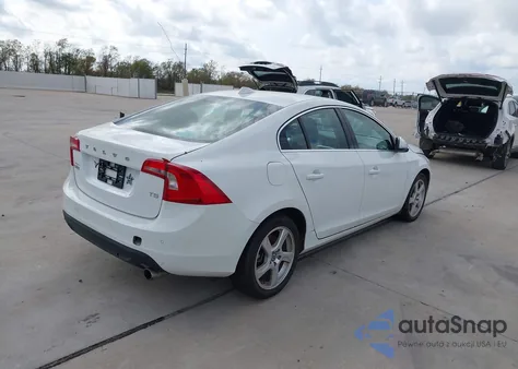2013 Volvo S60 T5/T5 Platinum/T5 Premier/T5 Premier Plus z USA, uszkodzony, nr VIN YV1612FS5D1232616